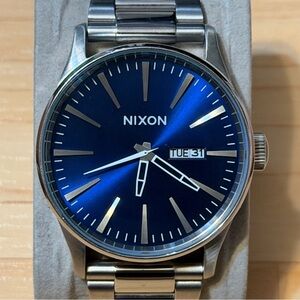 Nixon The Sentry SS "Never Be Late" Blue Sunray Surf Men's Analog Watch RUNNING